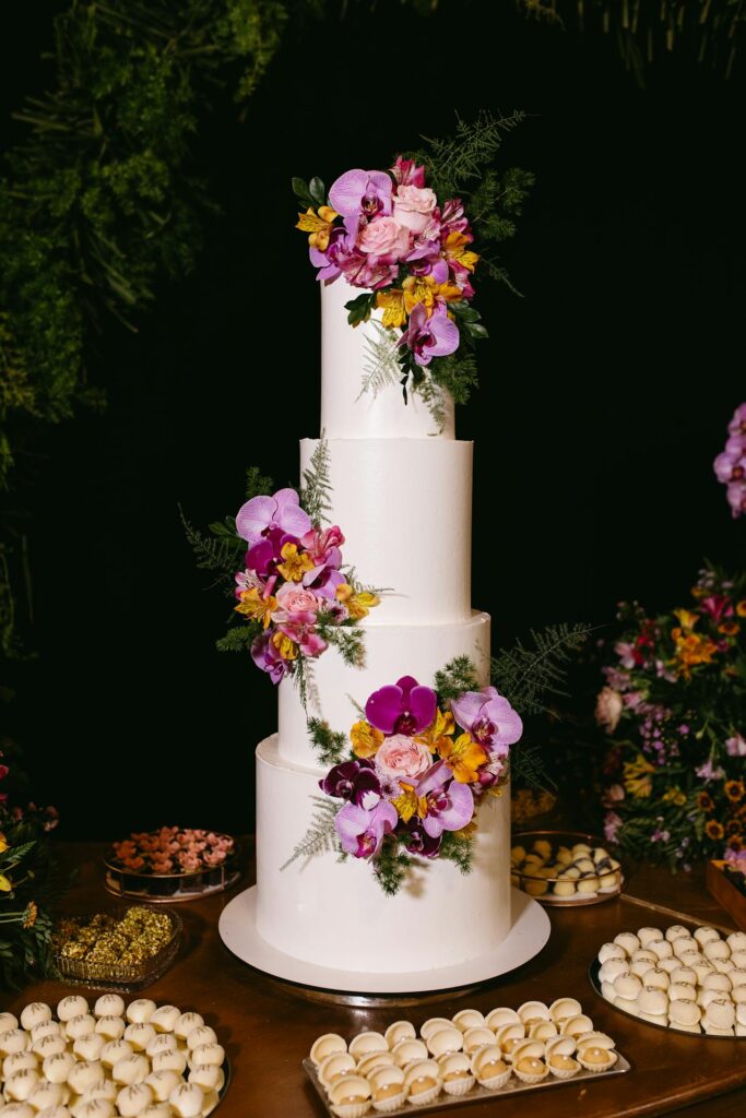 Beautifully presented Wedding Cake